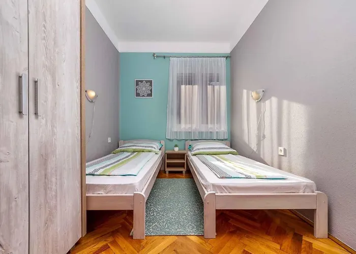 In 40848 بيت للعطل