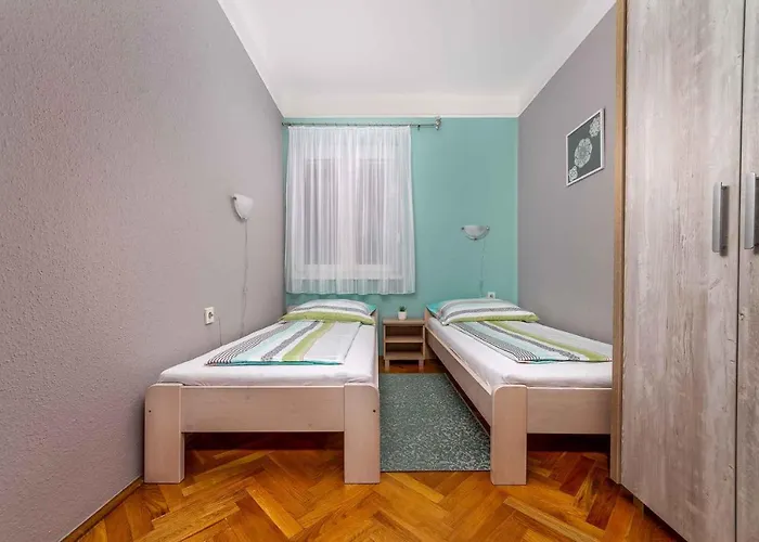 بيت للعطل In 40848 *